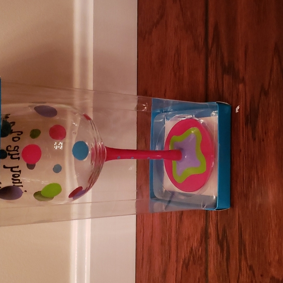New -painted wine glass - Picture 5 of 8